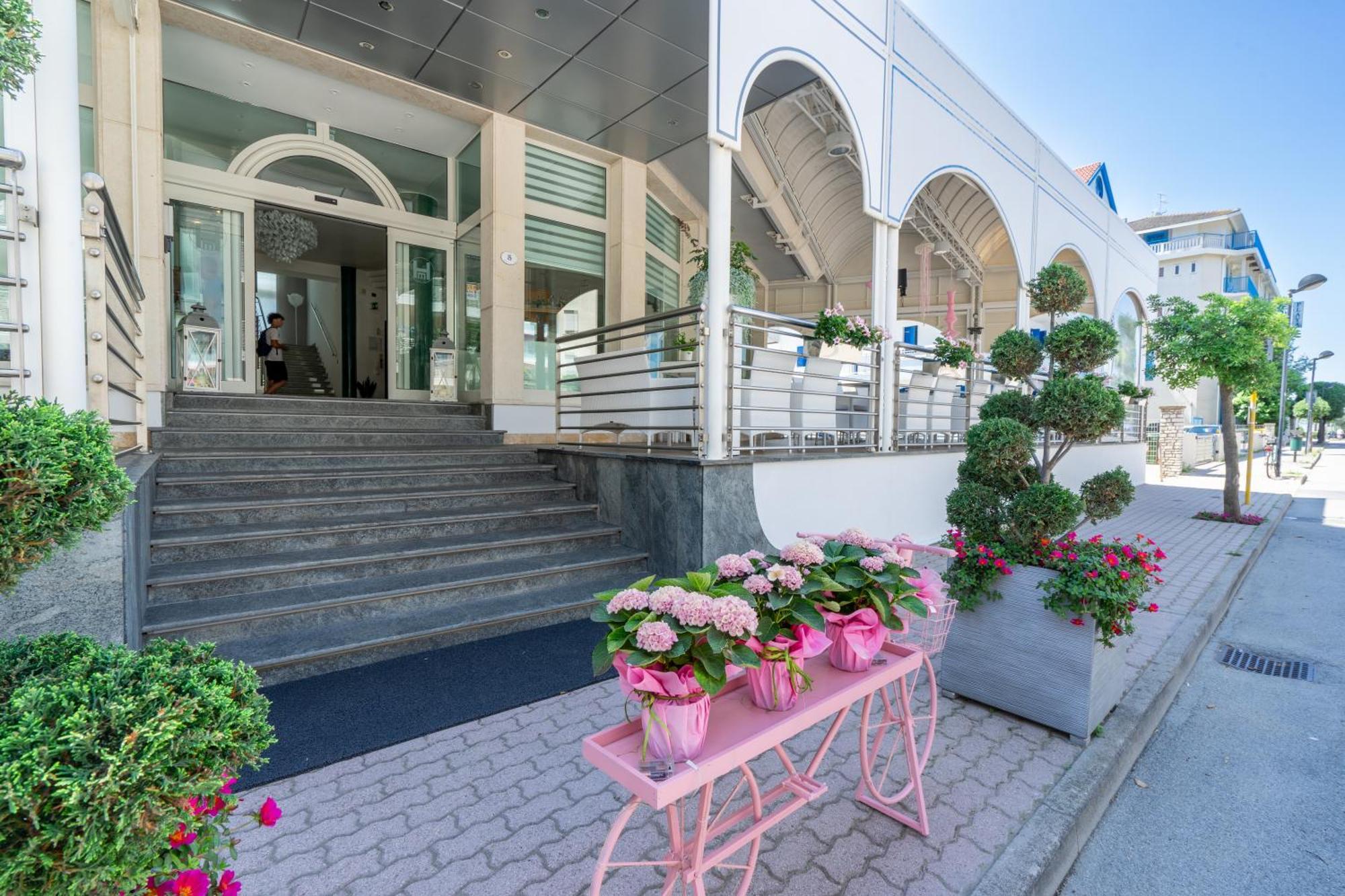 Hotel Montecarlo 3 Stelle Superior Caorle Exterior photo